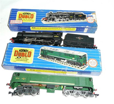 Lot 1016 - Two Boxed Hornby Dublo 3-Rail Locomotives:- Class 8F Goods locomotive and tender No.48094, in...