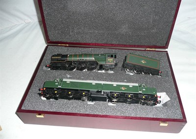 Lot 1053 - A Boxed Bachmann 'OO' Gauge Limited Edition Twin Locomotive Presentation Set, No.553/1000,...