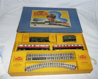 Lot 1080 - A Boxed Hornby Dublo Electric 3-Rail 'Silver King' Passenger Set EDP15, comprising a 'Silver...