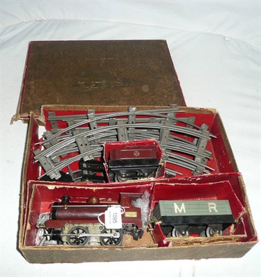 Lot 1095 - A Boxed Pre-War Hornby 'O' Gauge Clockwork Train Set No.1G, comprising an 0-4-0 locomotive and...