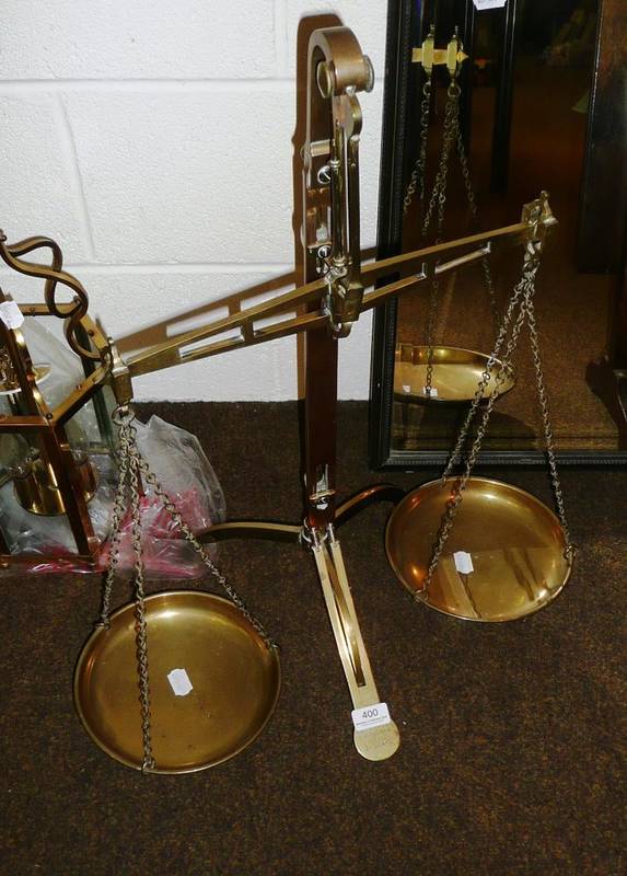 Lot 400 - A brass Avery banker's scale