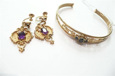 Lot 66 - A 9ct gold sapphire bangle, a pair of amethyst-set drop earrings