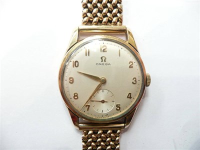 Lot 75 - A gent's wristwatch on 9ct gold entwined link strap