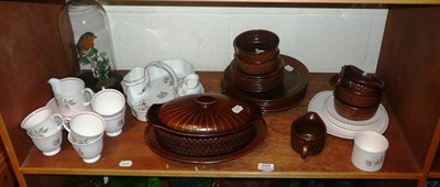 Lot 104 - Susie Cooper tea set 'Talisman' pattern, Wedgwood 'Pennine' tableware, Aynsley hors d'oeuvre dish a