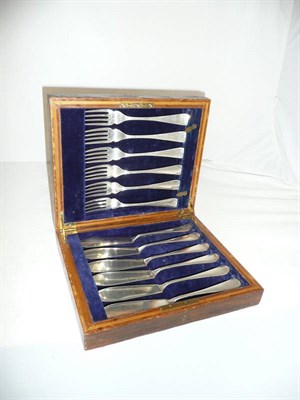 Lot 171 - A set of silver fish eaters, cased