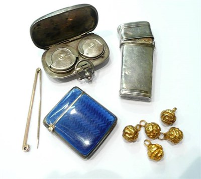 Lot 183 - Silver sovereign case, blue enamel vesta, four tortoiseshell pen knives in a silver case, 9ct...