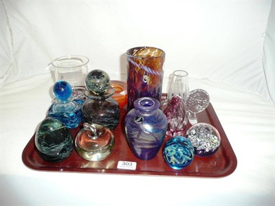 Lot 303 - A quantity of coloured art glass and decorative glass including Mdina, Caithness