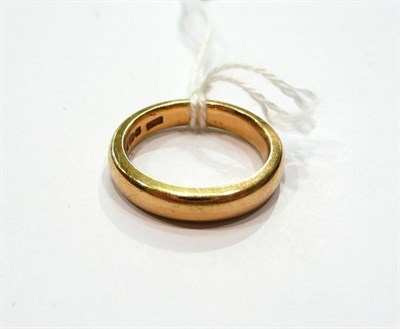 Lot 329 - An 18ct gold band ring