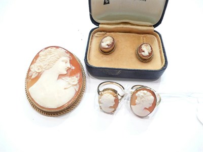 Lot 364 - A 9ct gold cameo brooch, a pair of cameo earrings (a.f.) and two cameo rings