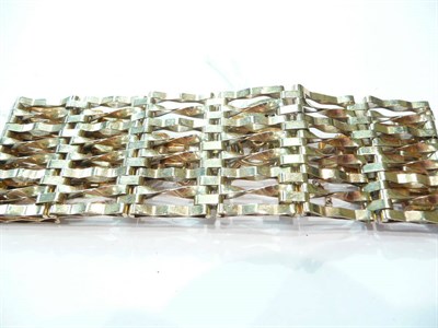 Lot 408 - 9ct gold gate bracelet