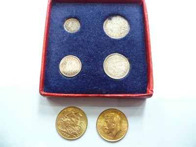 Lot 453 - Two half sovereigns 1913 and 1915 and 1949 Maundy Money