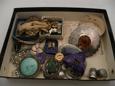 Lot 498 - A quantity of silver and agate jewellery, buckles, belt clasps, silver thimbles, paste...