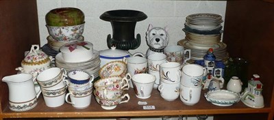 Lot 514 - Shelf of tea wares and pottery