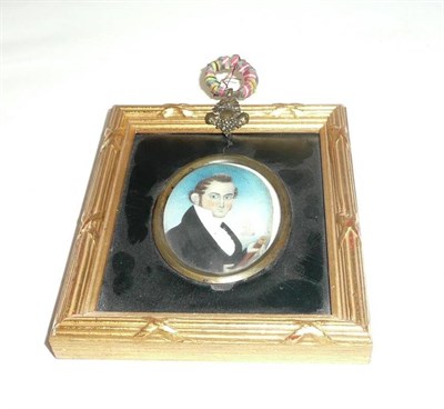 Lot 538 - Oval portrait miniature of a naval officer