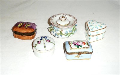 Lot 546 - Meissen inkwell and four trinket boxes