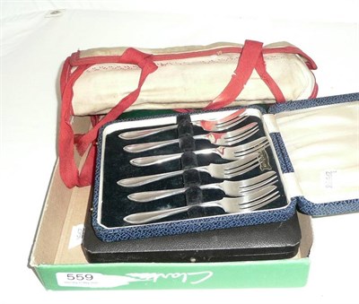 Lot 559 - Cased silver cake forks, cased silver blade fruit knives, cased silver handle fruit knives and...