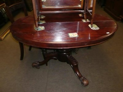 Lot 720 - Victorian mahogany oval-top loo table