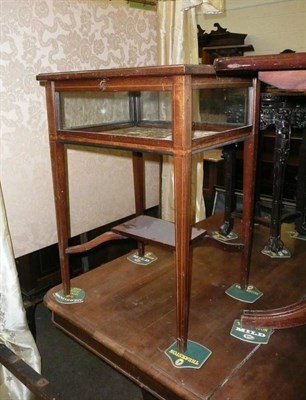 Lot 729 - Edwardian inlaid glazed bijouterie table