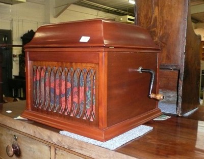 Lot 736 - Senora mahogany cased table top gramophone