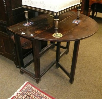 Lot 785 - Oak gateleg table