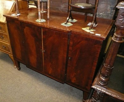 Lot 802 - Small mahogany sideboard