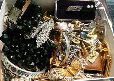 Lot 164 - A quantity of costume jewellery, some silver jewellery, etc