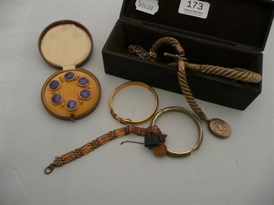 Lot 173 - 9ct gold hinged bangle, gate bracelet, cased set of purple enamel dress studs, other jewellery etc