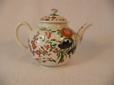Lot 65 - A First Period Worcester Teapot and Cover, Japan Pattern, circa 1770, the slightly domed cover with
