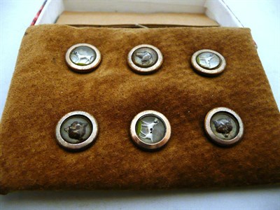 Lot 228 - Set of six hunting buttons