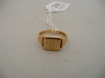 Lot 256 - An 18ct gold signet ring, 6.6 grams approximately