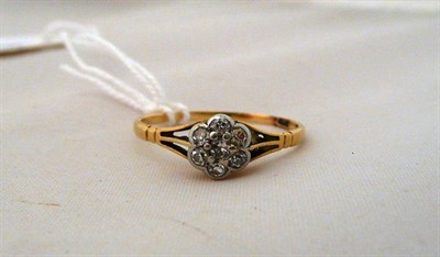 Lot 62 - 18ct gold diamond cluster ring