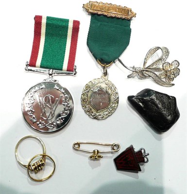 Lot 88 - A 9ct gold and garnet ring, gold tie pin, silver brooch, Women's Voluntary Service Medal, etc