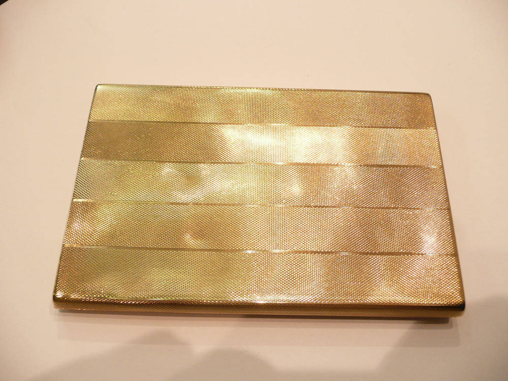 Lot 291 - A 9ct gold cigarette case, 233g approximate weight