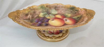 Lot 309 - Worcester oval dish, fruit painted by Lockyer