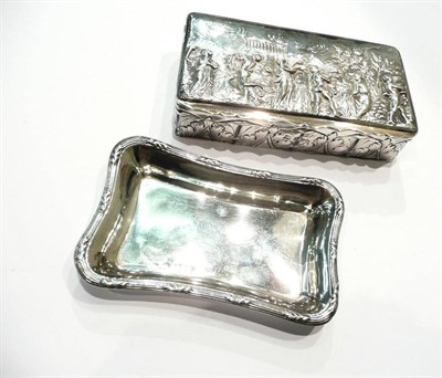 Lot 422 - A silver hinged box, Chester assay and a silver dish