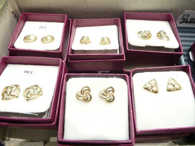 Lot 433 - Fifteen pairs of earrings