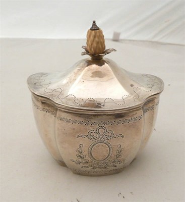 Lot 458 - A Victorian silver tea caddy