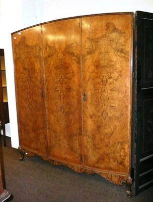 Lot 631 - Walnut wardrobe and a dressing table