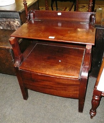 Lot 659 - 19th century mahogany commode