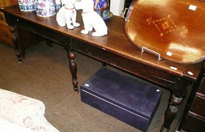 Lot 679 - 19th century mahogany serving table