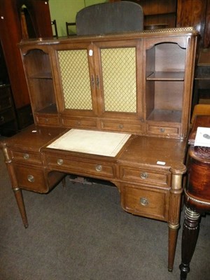 Lot 729 - American writing desk with galleried top