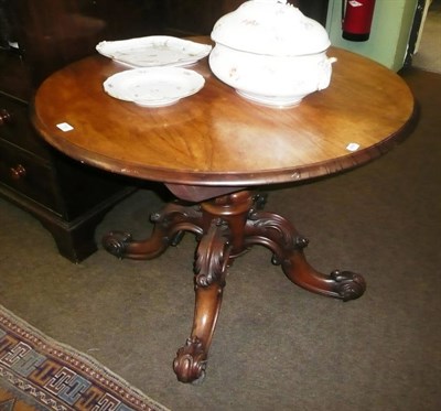 Lot 763 - A tilt-top breakfast table