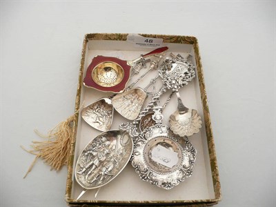 Lot 48 - Continental white metal and silver spoons, including sifters and caddy spoons
