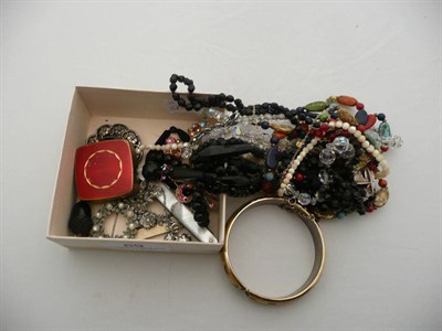 Lot 69 - A quantity of costume jewellery