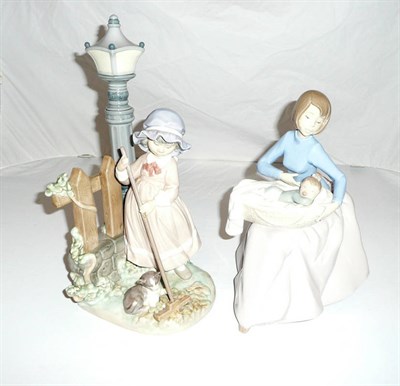 Lot 140 - A Lladro figure and a Nao figure