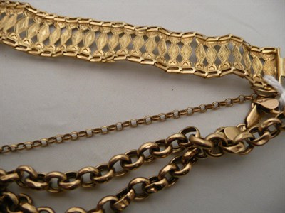 Lot 206 - A bracelet stamped '375', a belcher bracelet and a necklet (a.f.)