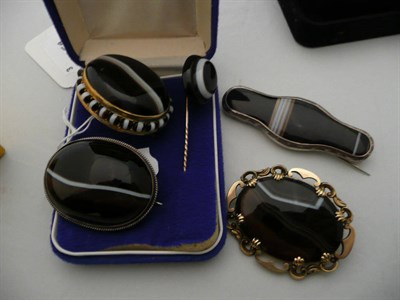 Lot 211 - An agate stick pin and four agate brooches