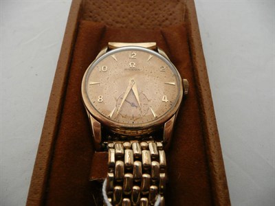 Lot 212 - A 9 carat gold gents wristwatch signed 'Omega' and an Omega box