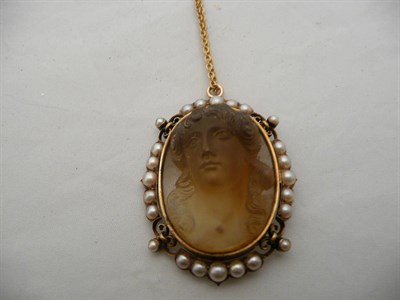 Lot 233 - Pearl set intaglio pendant