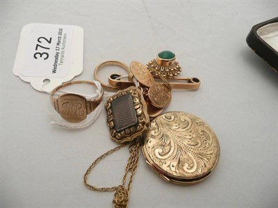 Lot 372 - A quantity of gold jewellery, including 9ct gold cuff-links, 9ct gold signet ring, 9ct gold tie...